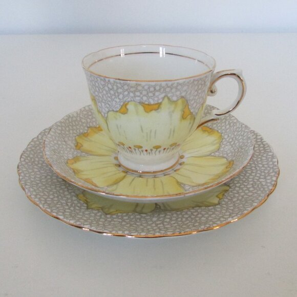 Vintage Tuscan Teacup trio set, Yellow Flower (Lot 2) - Picture 2 of 10